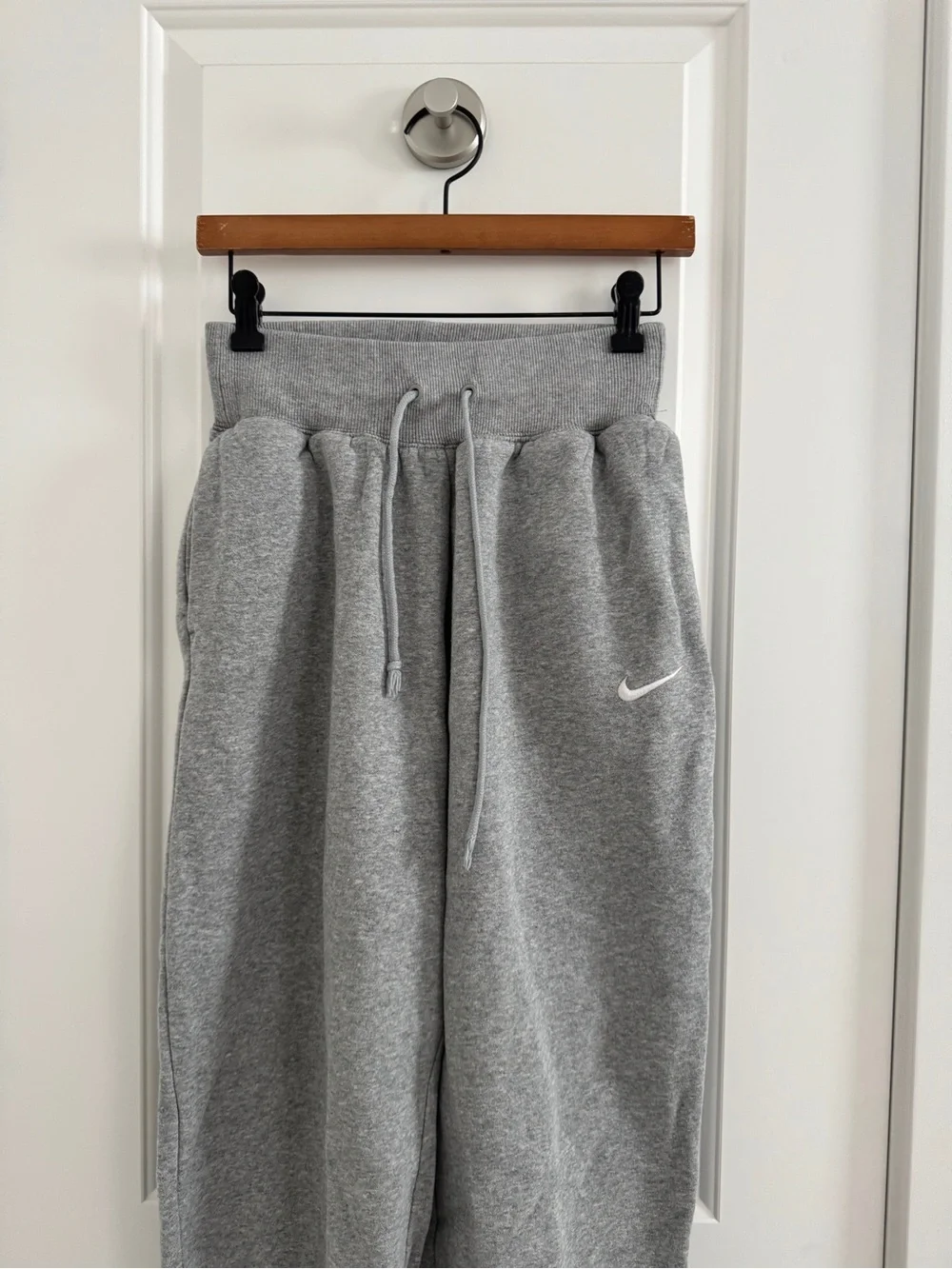 Nike Light Gray High-Waist Fleece Joggers women’s size XS pre owned heather gray